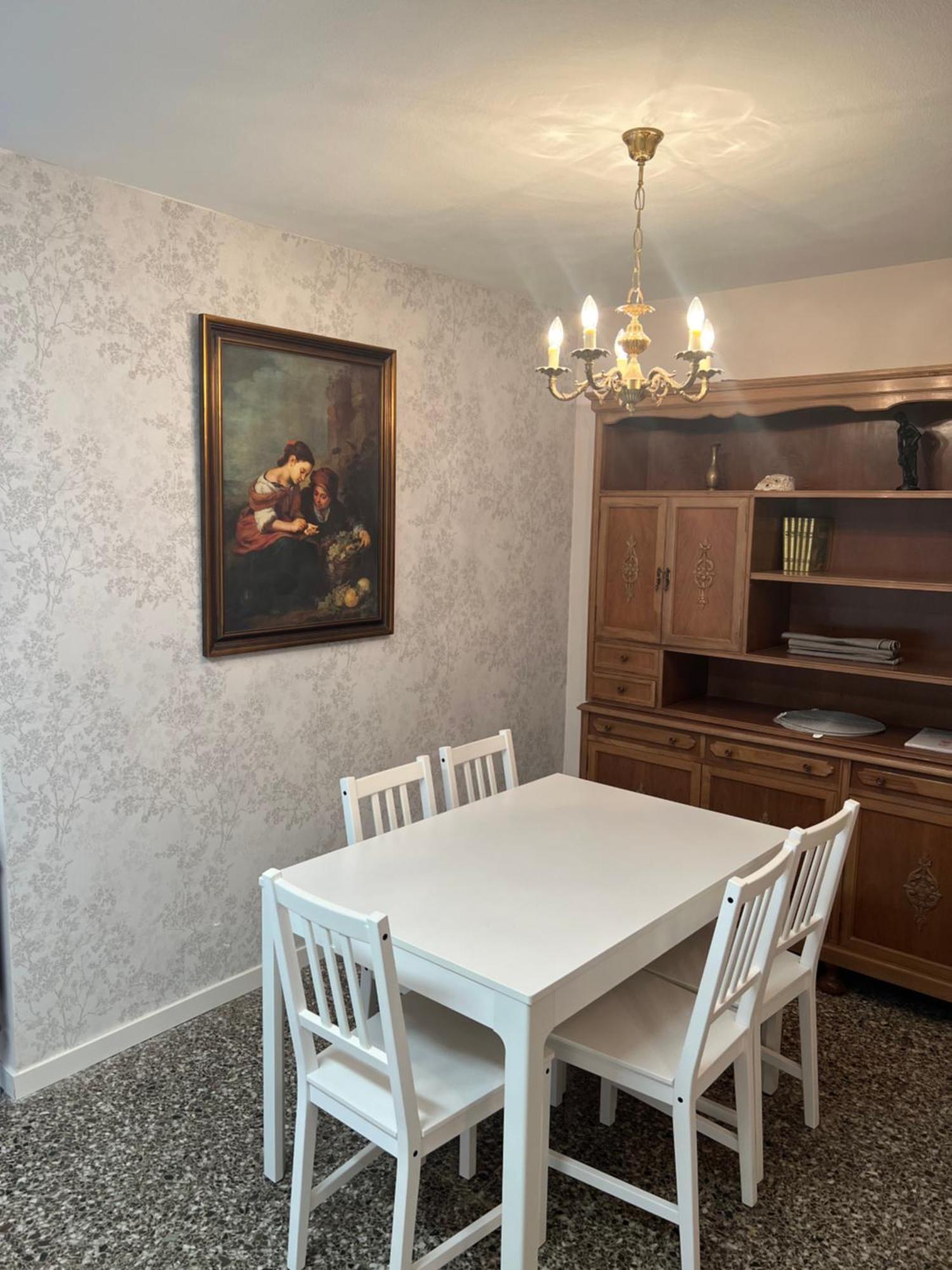 Centrally-Located, Spacious Flat At Historic Centre & Short Walk To Beach อาลิกันเต ภายนอก รูปภาพ