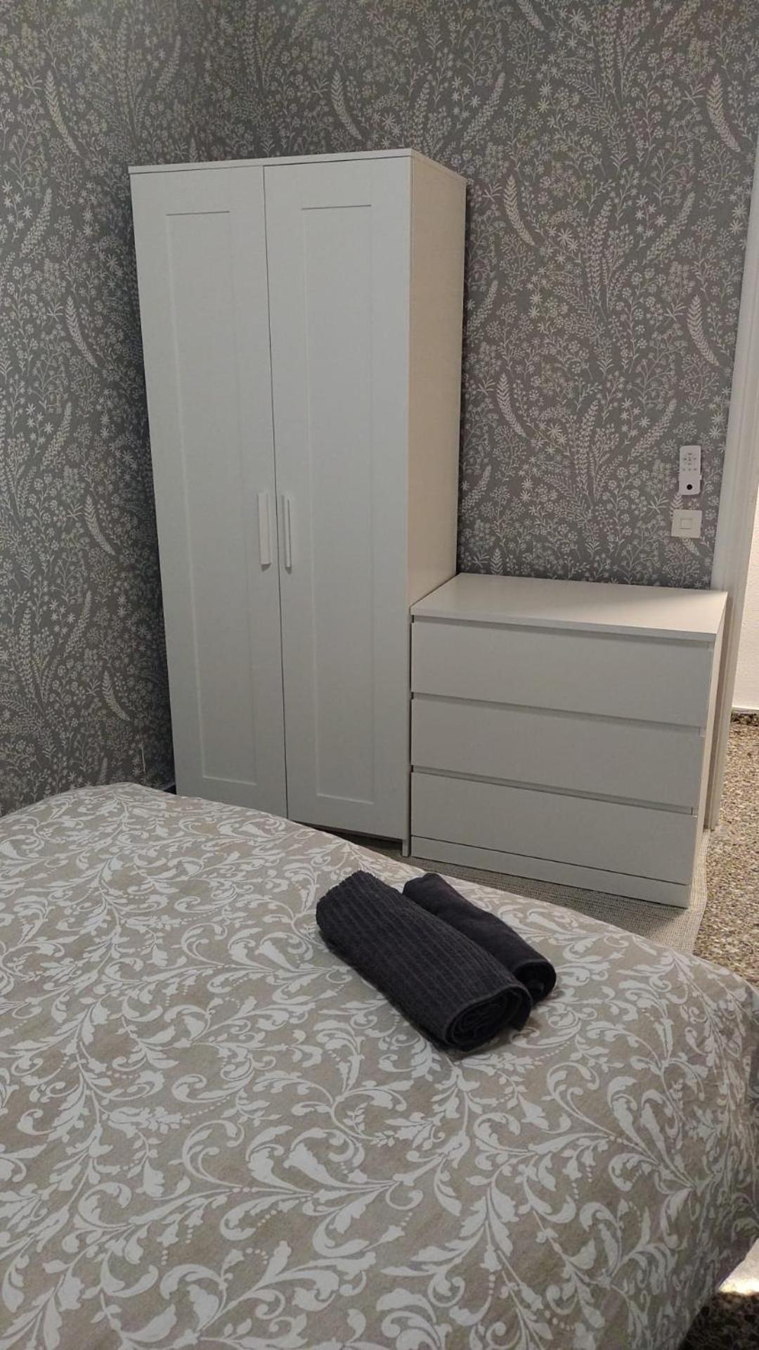 Centrally-Located, Spacious Flat At Historic Centre & Short Walk To Beach อาลิกันเต ภายนอก รูปภาพ