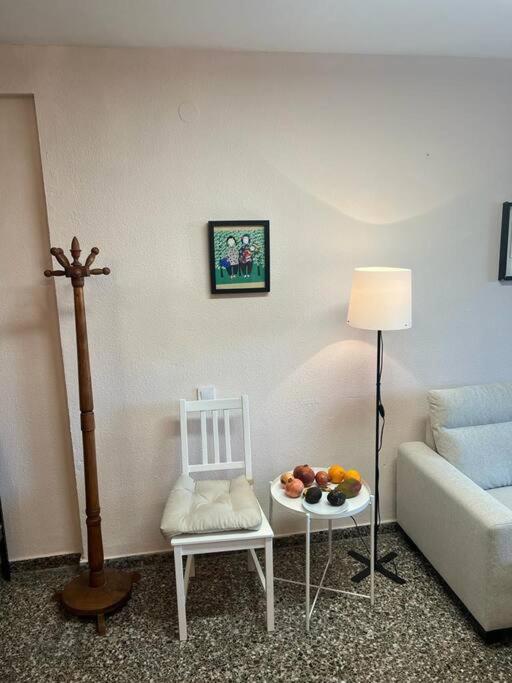 Centrally-Located, Spacious Flat At Historic Centre & Short Walk To Beach อาลิกันเต ภายนอก รูปภาพ