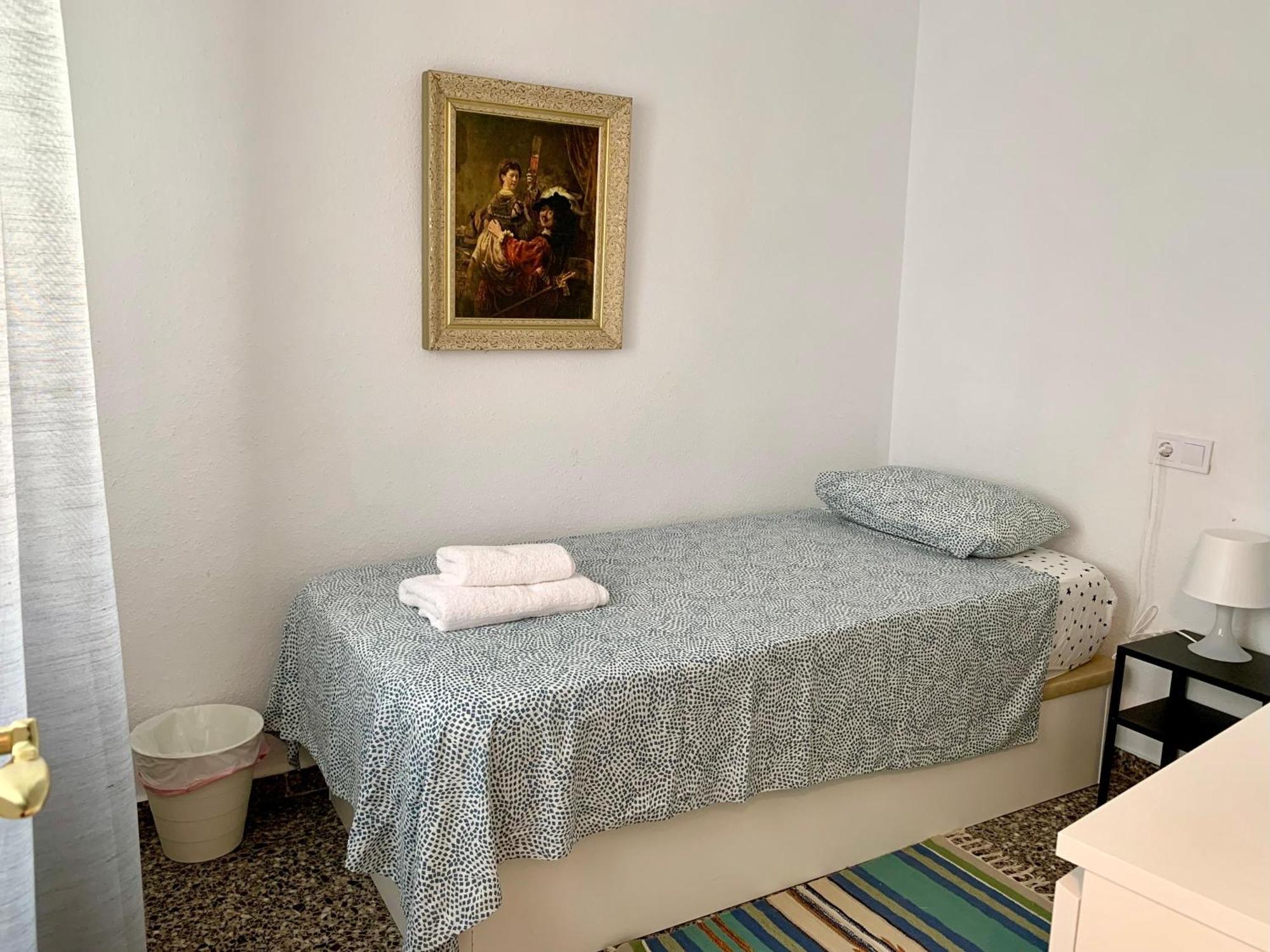 Centrally-Located, Spacious Flat At Historic Centre & Short Walk To Beach อาลิกันเต ภายนอก รูปภาพ