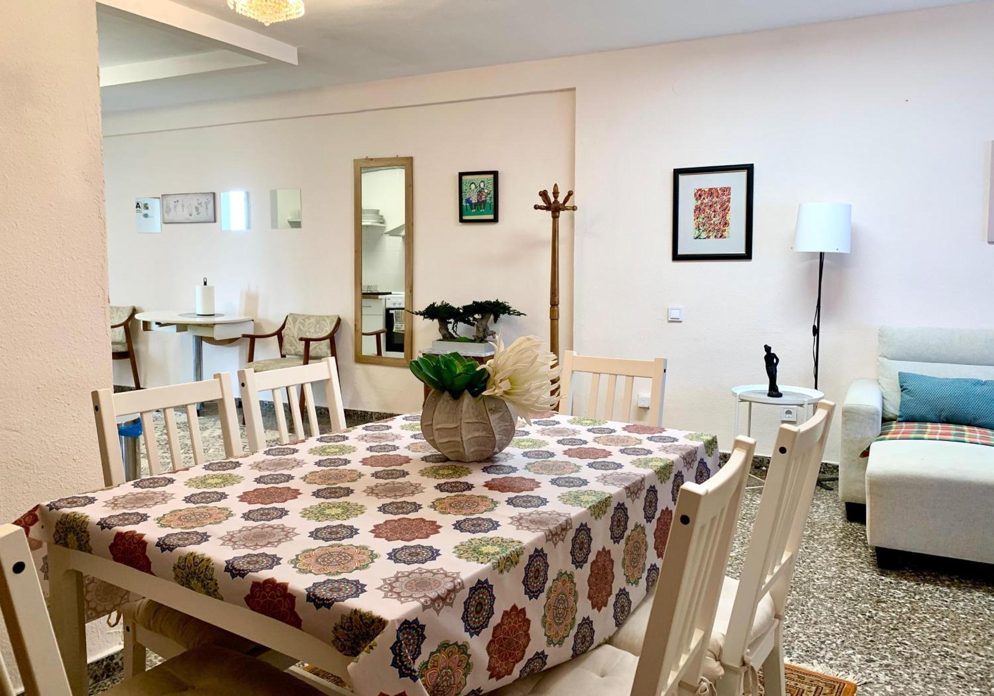 Centrally-Located, Spacious Flat At Historic Centre & Short Walk To Beach อาลิกันเต ภายนอก รูปภาพ