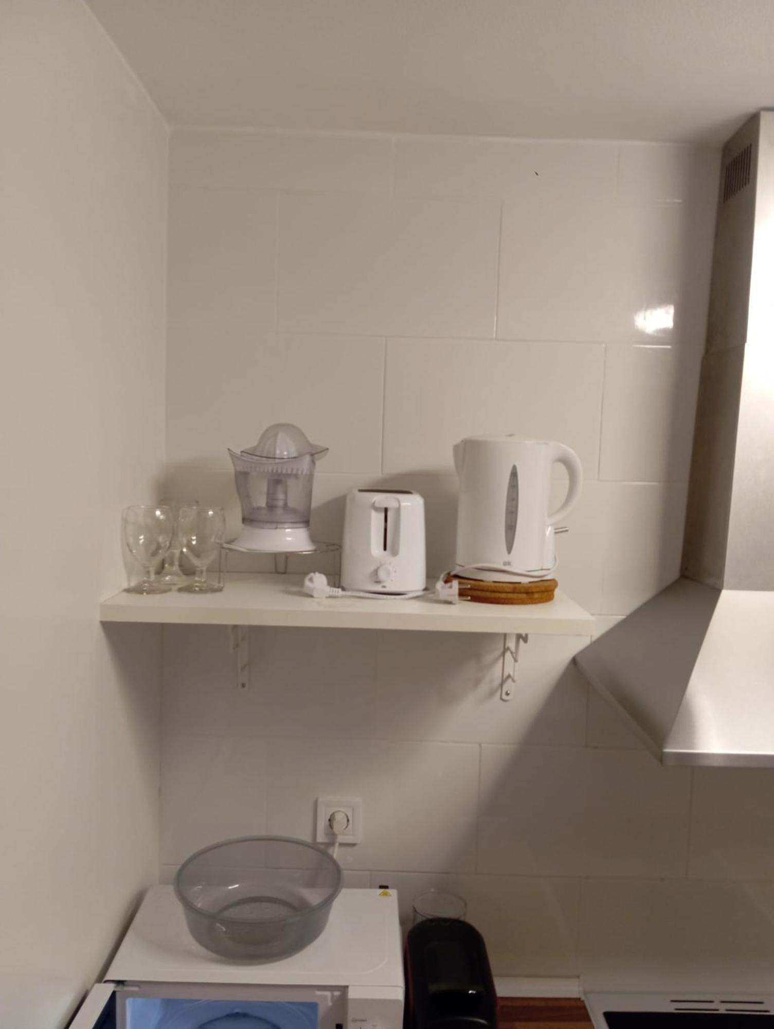 Centrally-Located, Spacious Flat At Historic Centre & Short Walk To Beach อาลิกันเต ภายนอก รูปภาพ